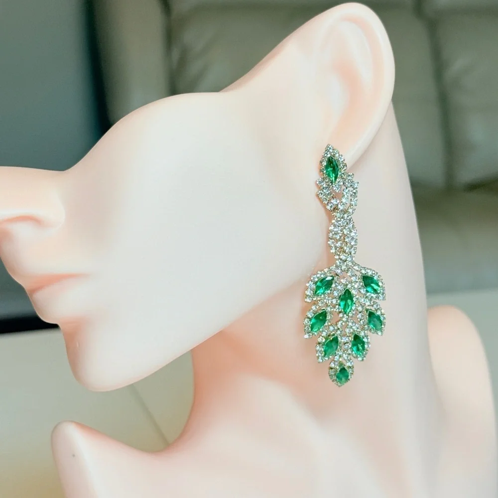 ⚜️ Emerald Leaf Drop Earrings - Green Crystal Statement Earrings